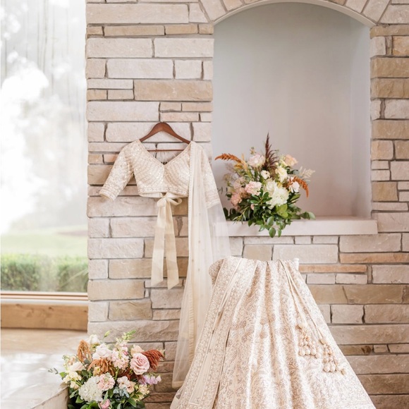 Anita Dongre Elinaz Lehenga - Picture 4 of 7